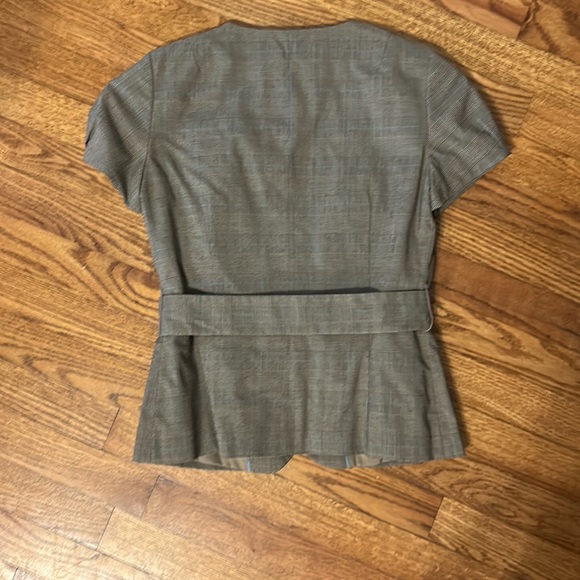 Banana Republic suit. Size 2 too and size 6 skirt. GUC - Picture 2 of 8